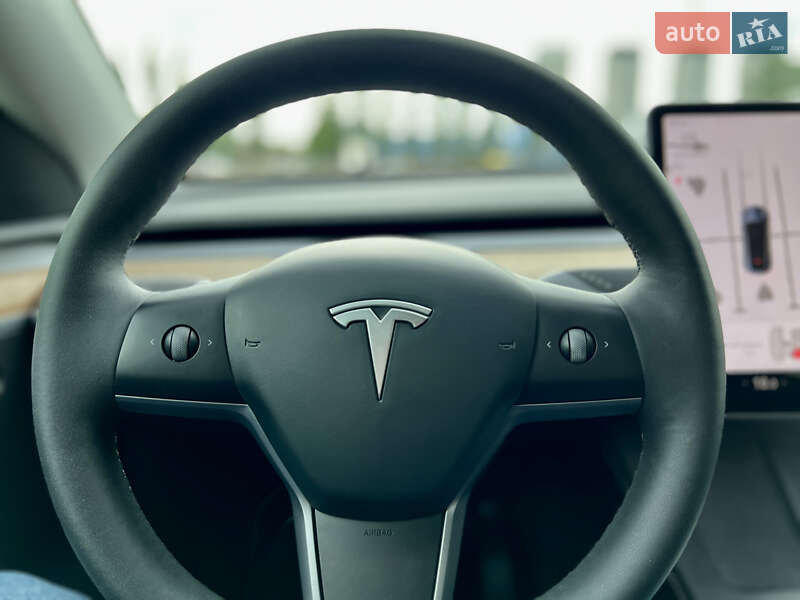 Внедорожник / Кроссовер Tesla Model Y 2024 в Киеве