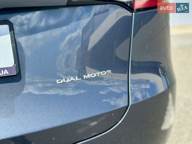 Внедорожник / Кроссовер Tesla Model Y 2023 в Киеве