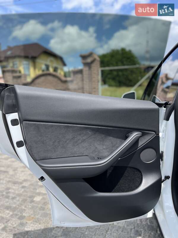 Внедорожник / Кроссовер Tesla Model Y 2023 в Хмельницком