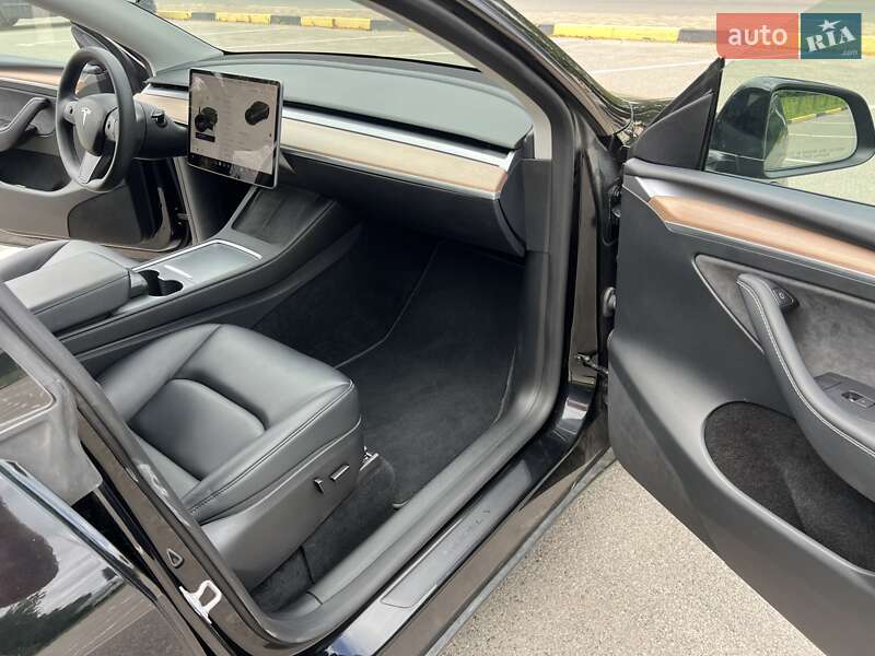 Внедорожник / Кроссовер Tesla Model Y 2023 в Киеве