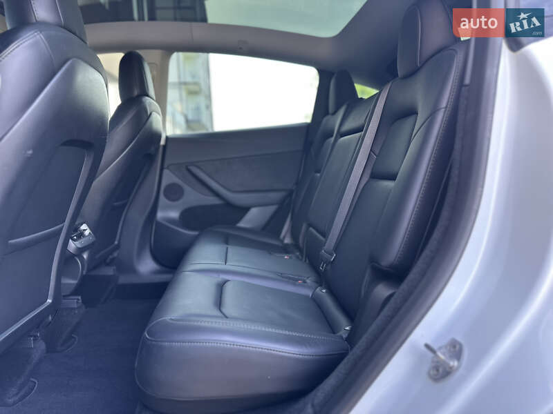 Внедорожник / Кроссовер Tesla Model Y 2023 в Ровно