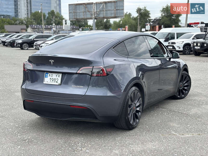 Внедорожник / Кроссовер Tesla Model Y 2020 в Киеве
