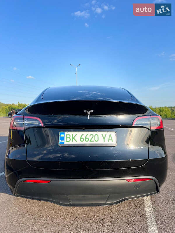 Внедорожник / Кроссовер Tesla Model Y 2023 в Ровно