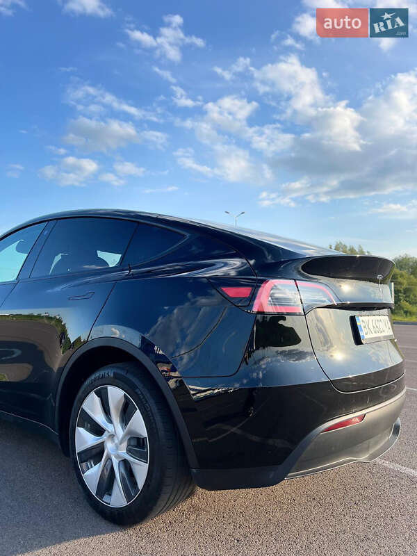 Внедорожник / Кроссовер Tesla Model Y 2023 в Ровно