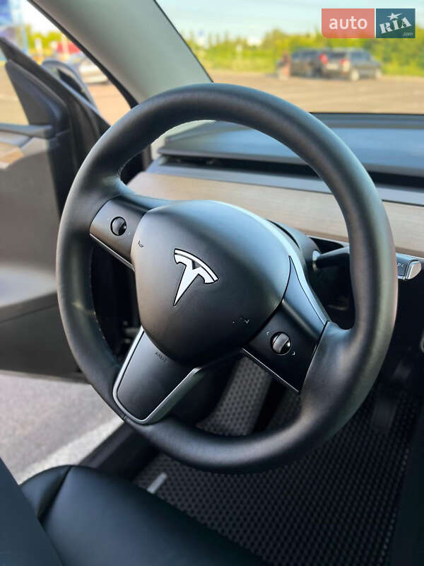 Внедорожник / Кроссовер Tesla Model Y 2023 в Ровно