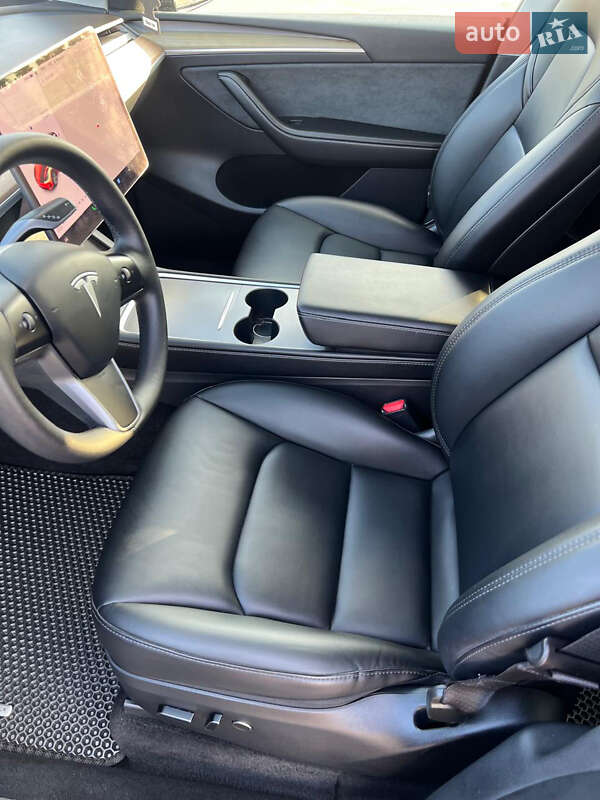 Внедорожник / Кроссовер Tesla Model Y 2023 в Ровно