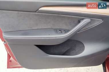 Внедорожник / Кроссовер Tesla Model Y 2024 в 