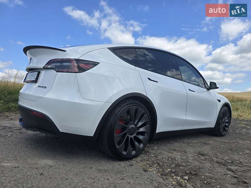 Внедорожник / Кроссовер Tesla Model Y 2023 в Львове