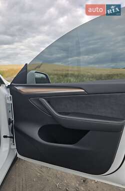 Внедорожник / Кроссовер Tesla Model Y 2023 в 