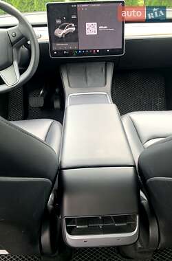 Внедорожник / Кроссовер Tesla Model Y 2021 в 