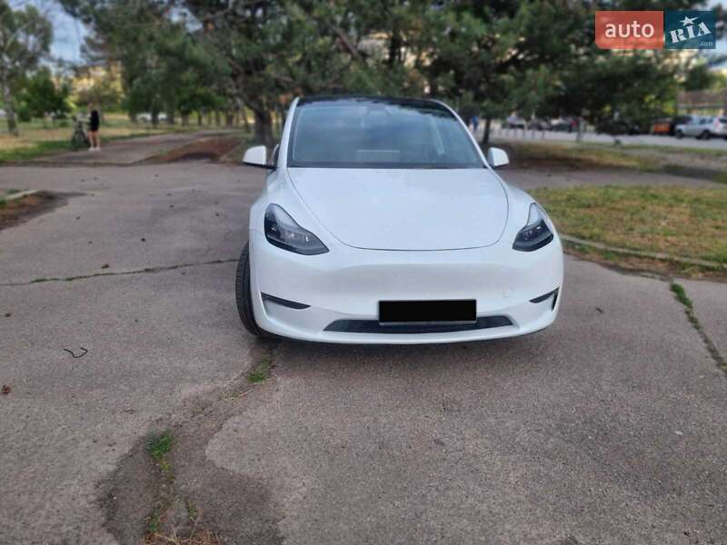 Tesla Model Y 2023