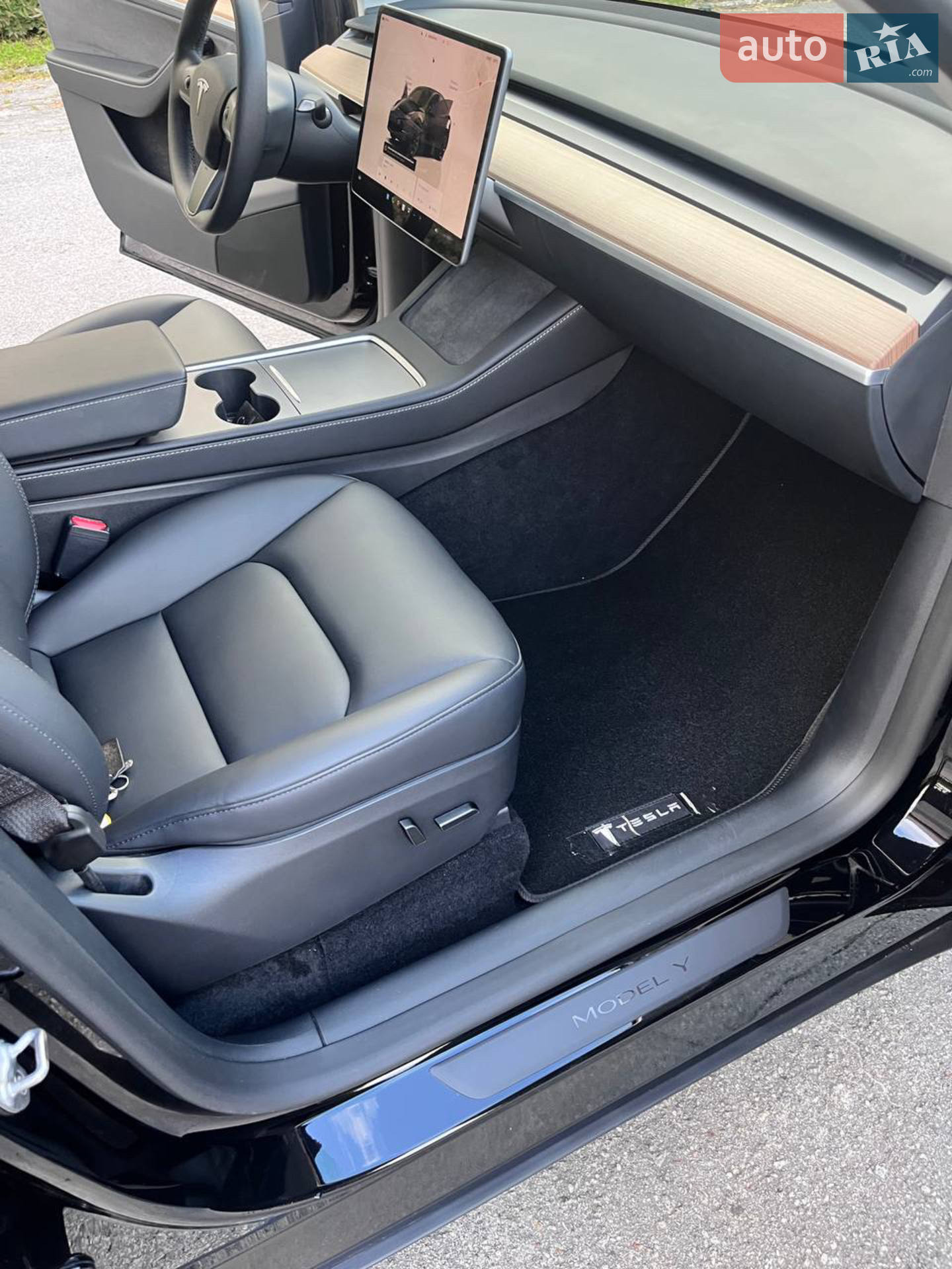 2023 Tesla Model Y - мініатюра 3