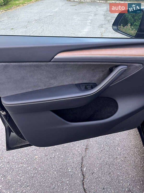 Позашляховик / Кросовер Tesla Model Y 2023 в Києві