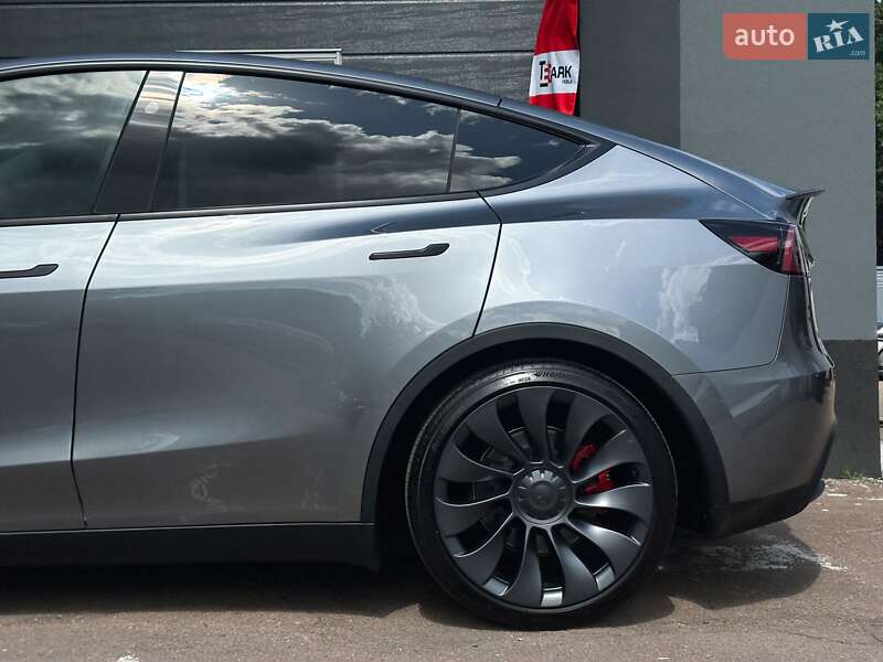 Позашляховик / Кросовер Tesla Model Y 2024 в Києві
