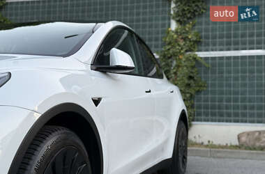 Внедорожник / Кроссовер Tesla Model Y 2023 в 