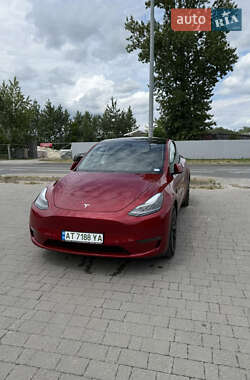 Tesla Model Y 2024