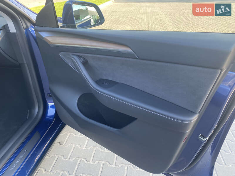 Внедорожник / Кроссовер Tesla Model Y 2024 в Киеве