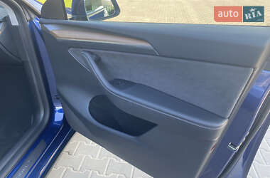Позашляховик / Кросовер Tesla Model Y 2024 в 