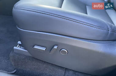 Позашляховик / Кросовер Tesla Model Y 2024 в 