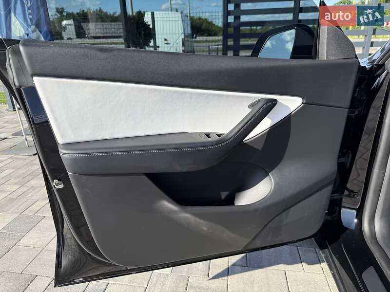Внедорожник / Кроссовер Tesla Model Y 2021 в Ровно