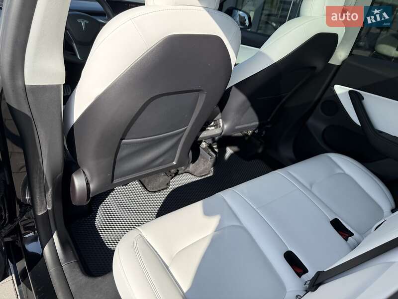 Внедорожник / Кроссовер Tesla Model Y 2021 в Ровно