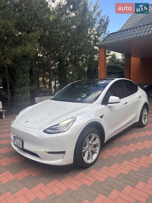 Позашляховик / Кросовер Tesla Model Y 2023 в 