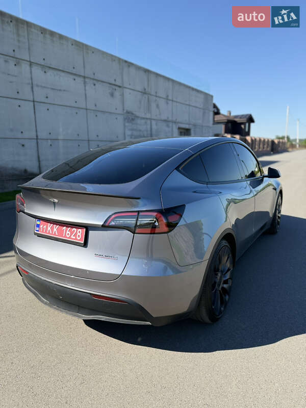 Внедорожник / Кроссовер Tesla Model Y 2024 в Киеве