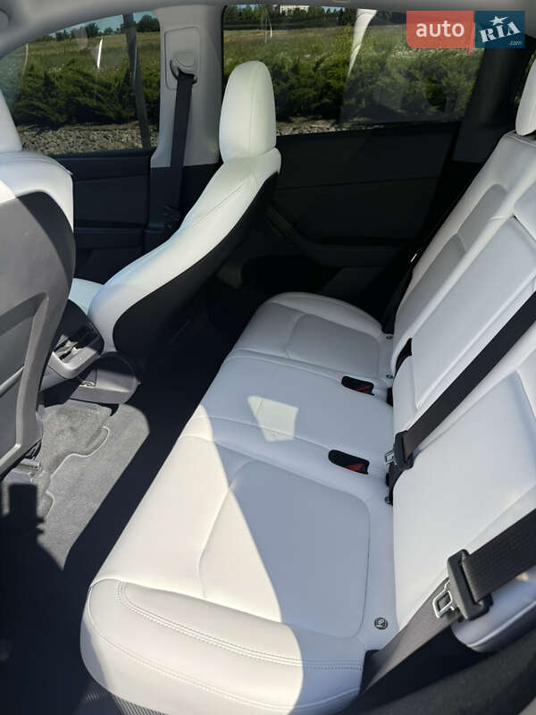 Внедорожник / Кроссовер Tesla Model Y 2024 в Киеве