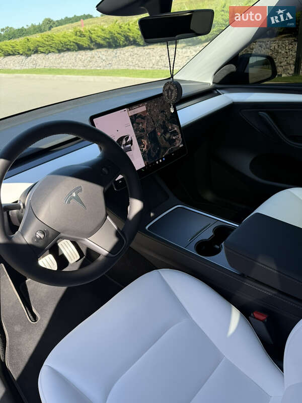 Внедорожник / Кроссовер Tesla Model Y 2024 в Киеве