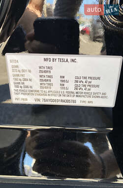 Позашляховик / Кросовер Tesla Model Y 2024 в 