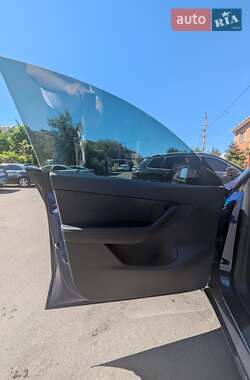 Внедорожник / Кроссовер Tesla Model Y 2021 в 