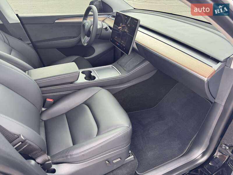 Внедорожник / Кроссовер Tesla Model Y 2024 в Днепре