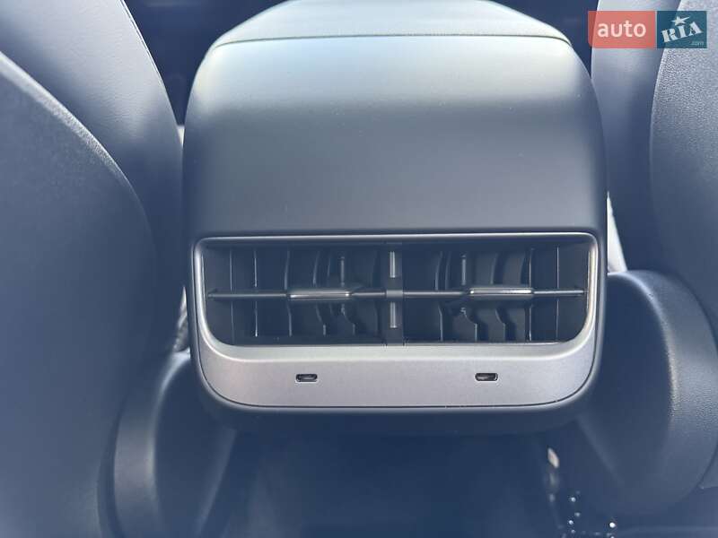 Внедорожник / Кроссовер Tesla Model Y 2024 в Днепре