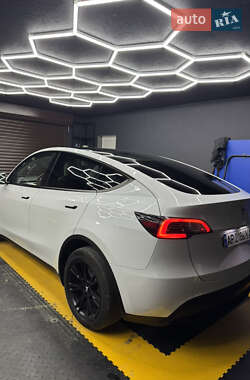 Позашляховик / Кросовер Tesla Model Y 2023 в 