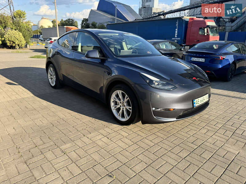 Внедорожник / Кроссовер Tesla Model Y 2024 в 