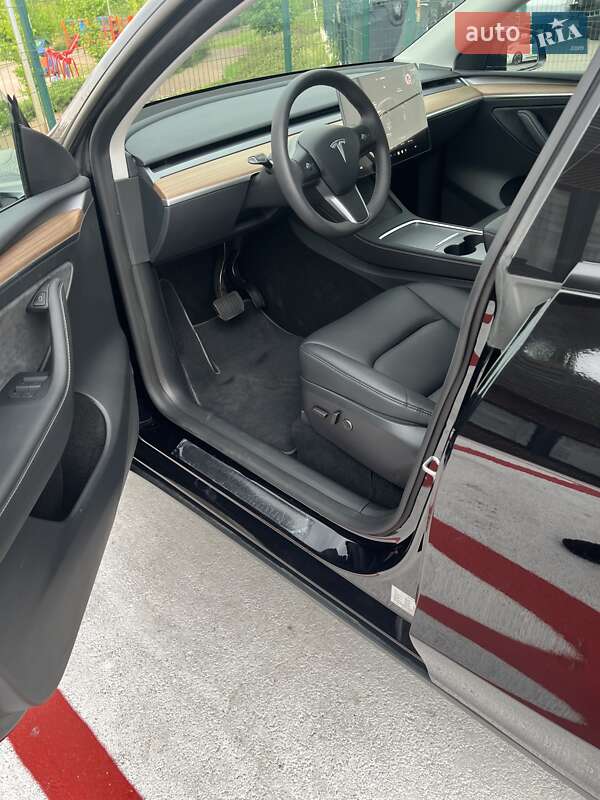 Внедорожник / Кроссовер Tesla Model Y 2024 в Киеве