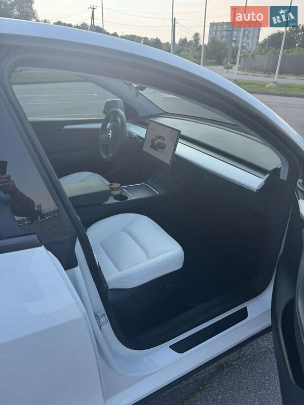 Внедорожник / Кроссовер Tesla Model Y 2023 в Киеве