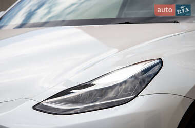 Позашляховик / Кросовер Tesla Model Y 2021 в 
