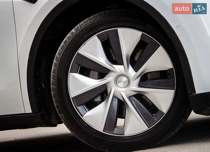 Внедорожник / Кроссовер Tesla Model Y 2021 в Львове