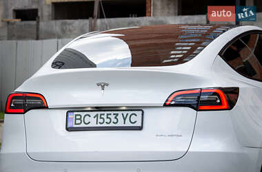 Позашляховик / Кросовер Tesla Model Y 2021 в 