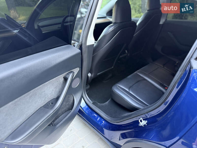 Внедорожник / Кроссовер Tesla Model Y 2023 в Львове