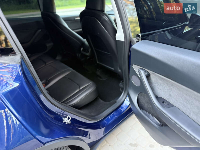 Внедорожник / Кроссовер Tesla Model Y 2023 в Львове