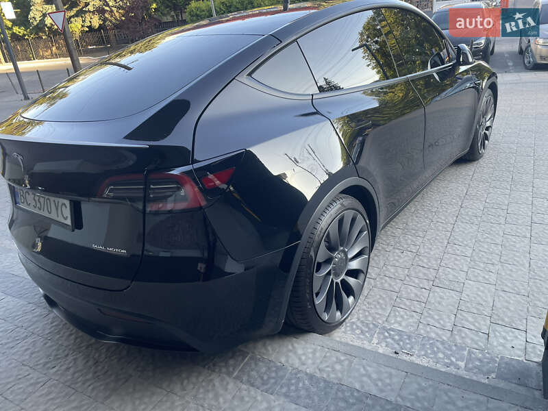 Позашляховик / Кросовер Tesla Model Y 2021 в Львові