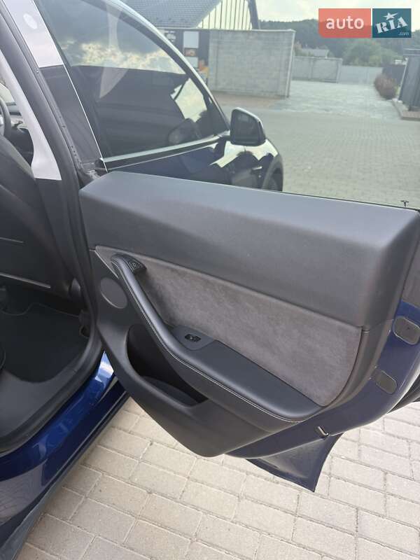 Позашляховик / Кросовер Tesla Model Y 2021 в Львові
