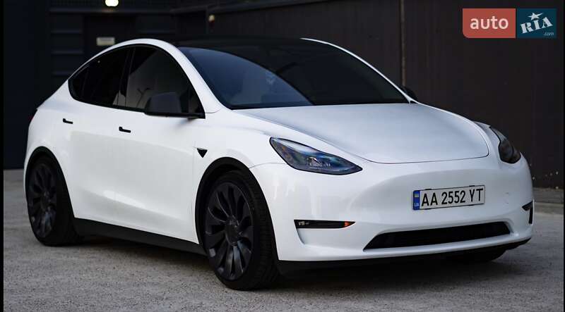 Внедорожник / Кроссовер Tesla Model Y 2024 в Киеве