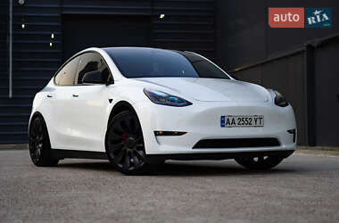 Tesla Model Y 2024