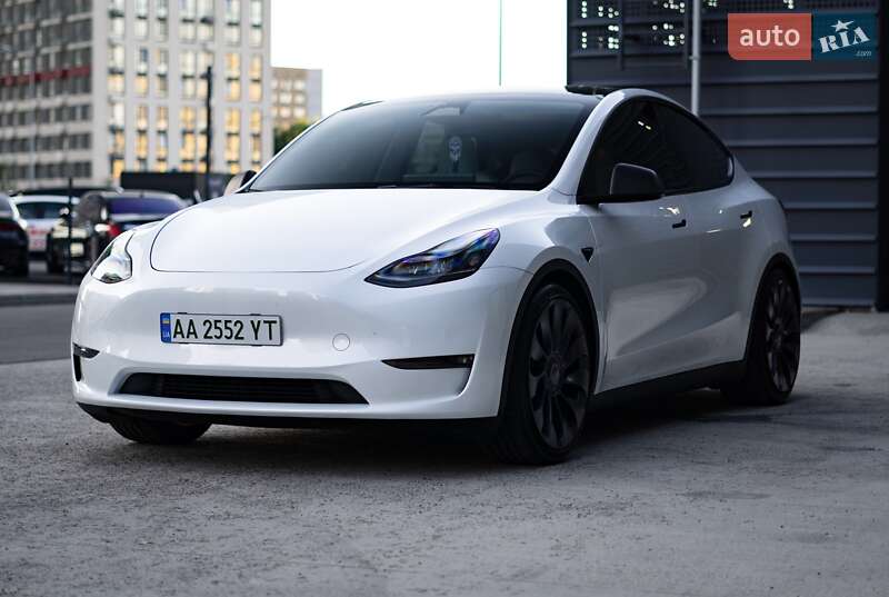 Внедорожник / Кроссовер Tesla Model Y 2024 в Киеве