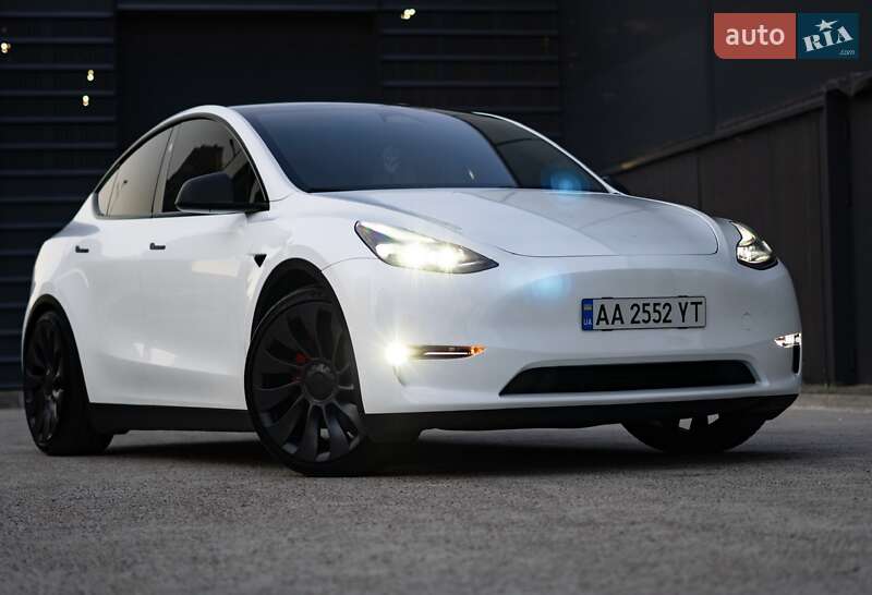 Внедорожник / Кроссовер Tesla Model Y 2024 в Киеве