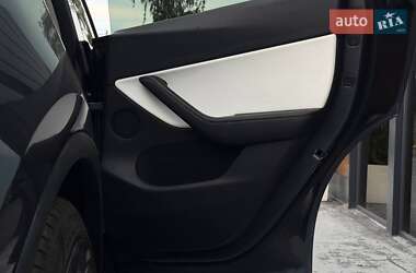 Позашляховик / Кросовер Tesla Model Y 2022 в 