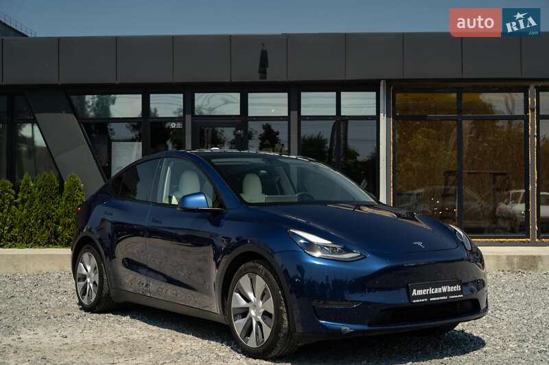 Позашляховик / Кросовер Tesla Model Y 2021 в Чернівцях